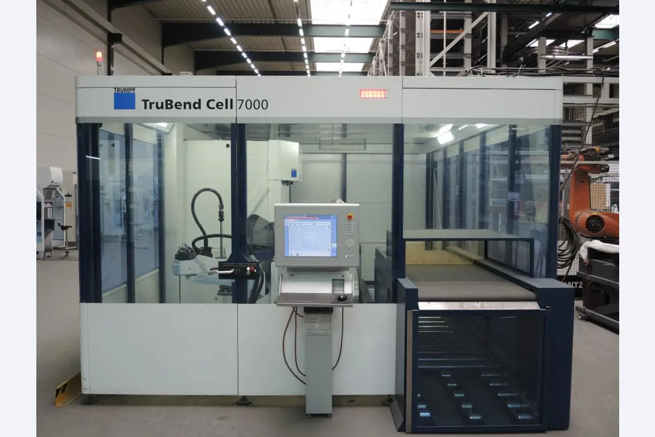 Chapas metálicas e máquinas para trabalhar metais<br><font size="2">Colaboração com Hilco Industrial Acquisitions bv</font><br><img src="/images/hil.png"><br>-8