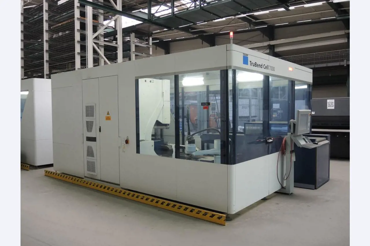 Chapas metálicas e máquinas para trabalhar metais<br><font size="2">Colaboração com Hilco Industrial Acquisitions bv</font><br><img src="/images/hil.png"><br>-9