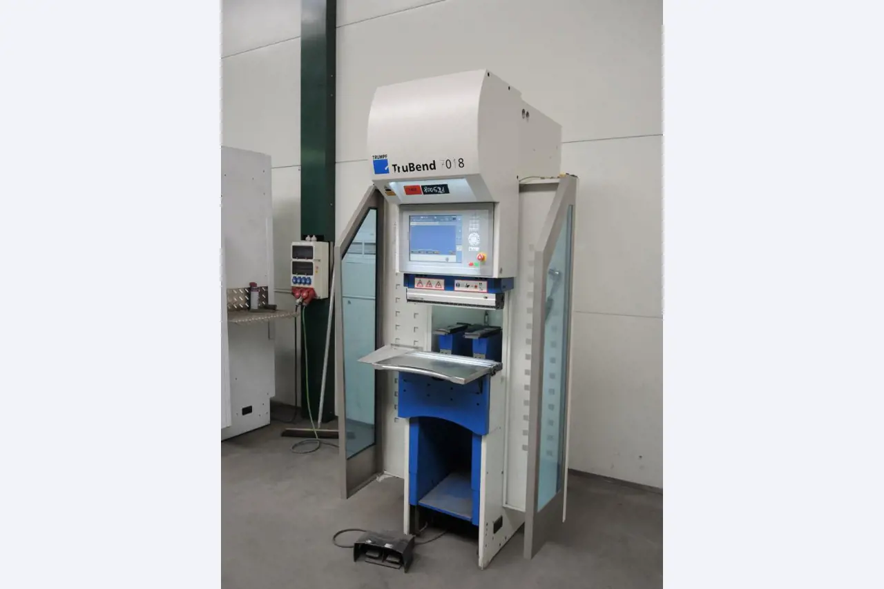 Chapas metálicas e máquinas para trabalhar metais<br><font size="2">Colaboração com Hilco Industrial Acquisitions bv</font><br><img src="/images/hil.png"><br>-1