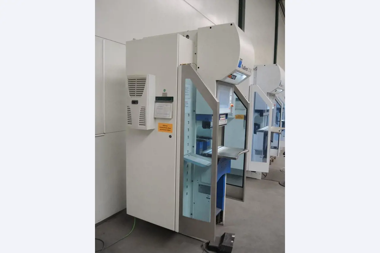 Chapas metálicas e máquinas para trabalhar metais<br><font size="2">Colaboração com Hilco Industrial Acquisitions bv</font><br><img src="/images/hil.png"><br>-3