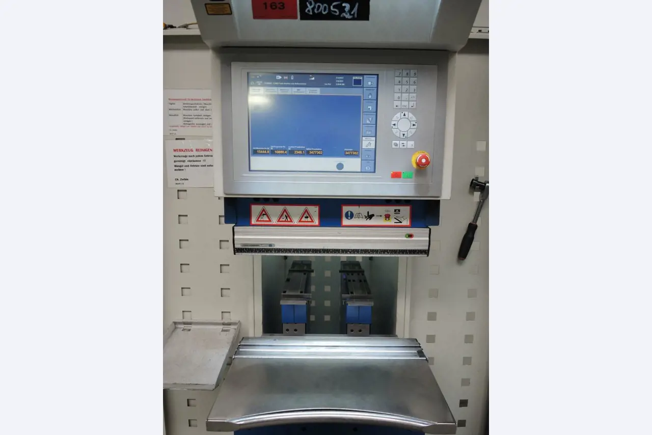 Chapas metálicas e máquinas para trabalhar metais<br><font size="2">Colaboração com Hilco Industrial Acquisitions bv</font><br><img src="/images/hil.png"><br>-4