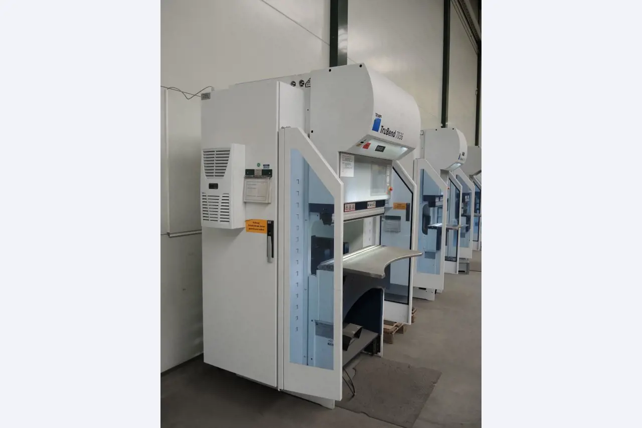 Chapas metálicas e máquinas para trabalhar metais<br><font size="2">Colaboração com Hilco Industrial Acquisitions bv</font><br><img src="/images/hil.png"><br>-3