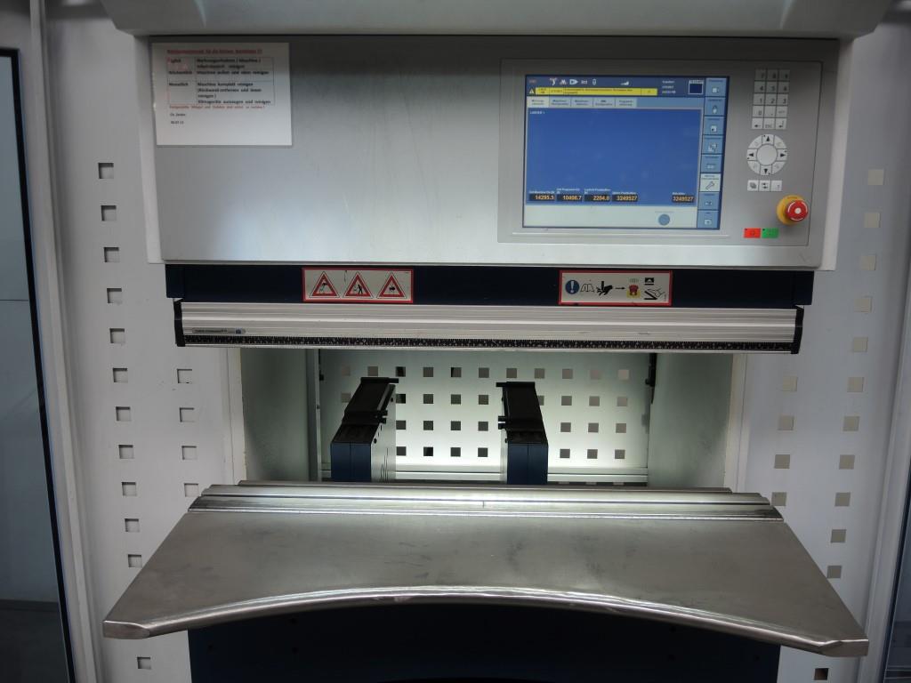 Chapas metálicas e máquinas para trabalhar metais<br><font size="2">Colaboração com Hilco Industrial Acquisitions bv</font><br><img src="/images/hil.png"><br>-4