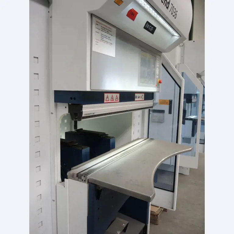 Chapas metálicas e máquinas para trabalhar metais<br><font size="2">Colaboração com Hilco Industrial Acquisitions bv</font><br><img src="/images/hil.png"><br>-5