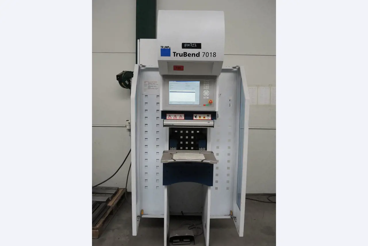 Chapas metálicas e máquinas para trabalhar metais<br><font size="2">Colaboração com Hilco Industrial Acquisitions bv</font><br><img src="/images/hil.png"><br>-2