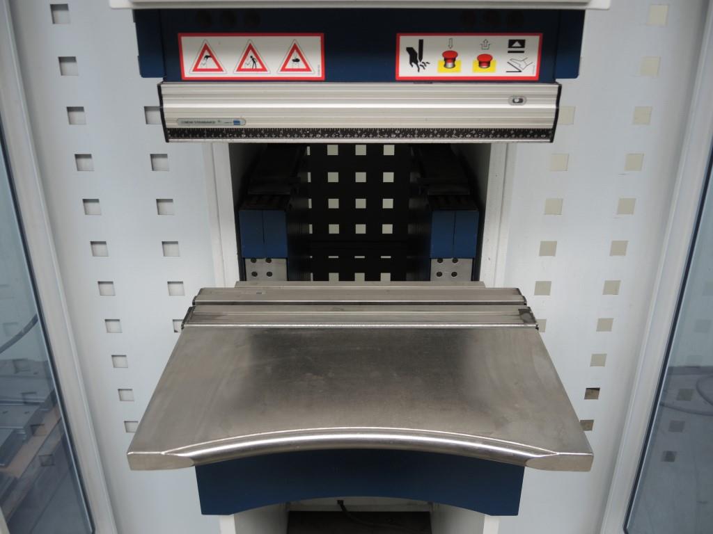 Chapas metálicas e máquinas para trabalhar metais<br><font size="2">Colaboração com Hilco Industrial Acquisitions bv</font><br><img src="/images/hil.png"><br>-4