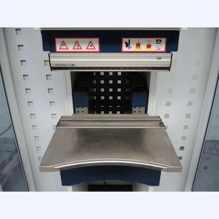 Chapas metálicas e máquinas para trabalhar metais<br><font size="2">Colaboração com Hilco Industrial Acquisitions bv</font><br><img src="/images/hil.png"><br>-4