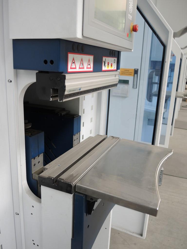 Chapas metálicas e máquinas para trabalhar metais<br><font size="2">Colaboração com Hilco Industrial Acquisitions bv</font><br><img src="/images/hil.png"><br>-5