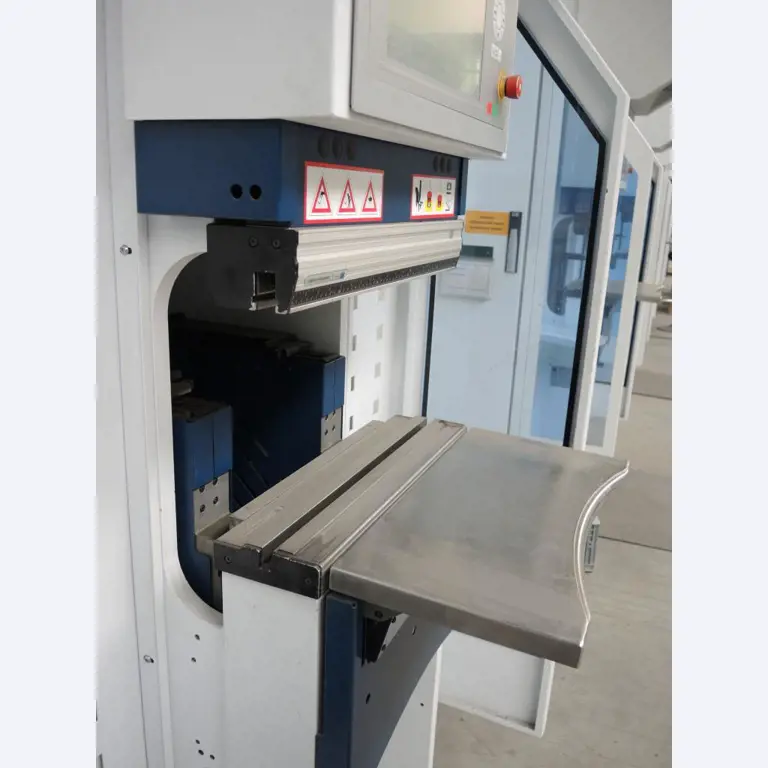 Chapas metálicas e máquinas para trabalhar metais<br><font size="2">Colaboração com Hilco Industrial Acquisitions bv</font><br><img src="/images/hil.png"><br>-5