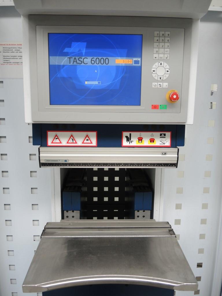 Chapas metálicas e máquinas para trabalhar metais<br><font size="2">Colaboração com Hilco Industrial Acquisitions bv</font><br><img src="/images/hil.png"><br>-6