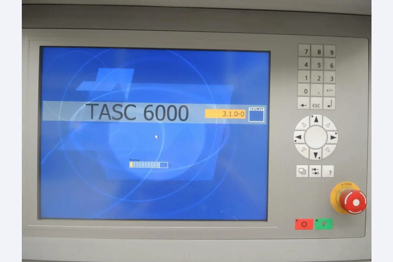 Chapas metálicas e máquinas para trabalhar metais<br><font size="2">Colaboração com Hilco Industrial Acquisitions bv</font><br><img src="/images/hil.png"><br>-7