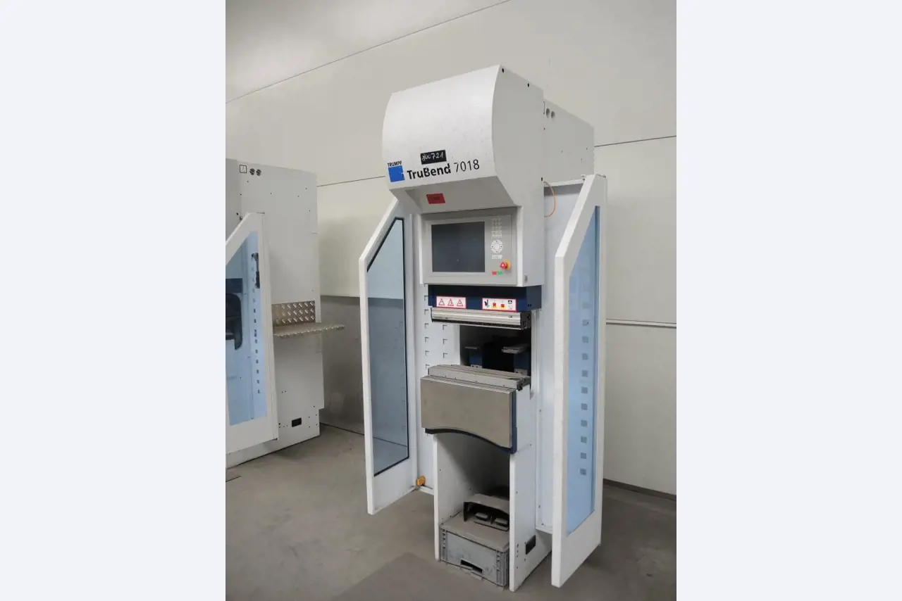 Chapas metálicas e máquinas para trabalhar metais<br><font size="2">Colaboração com Hilco Industrial Acquisitions bv</font><br><img src="/images/hil.png"><br>-1