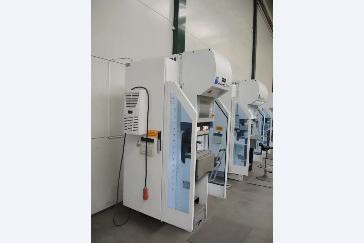 Chapas metálicas e máquinas para trabalhar metais<br><font size="2">Colaboração com Hilco Industrial Acquisitions bv</font><br><img src="/images/hil.png"><br>-3