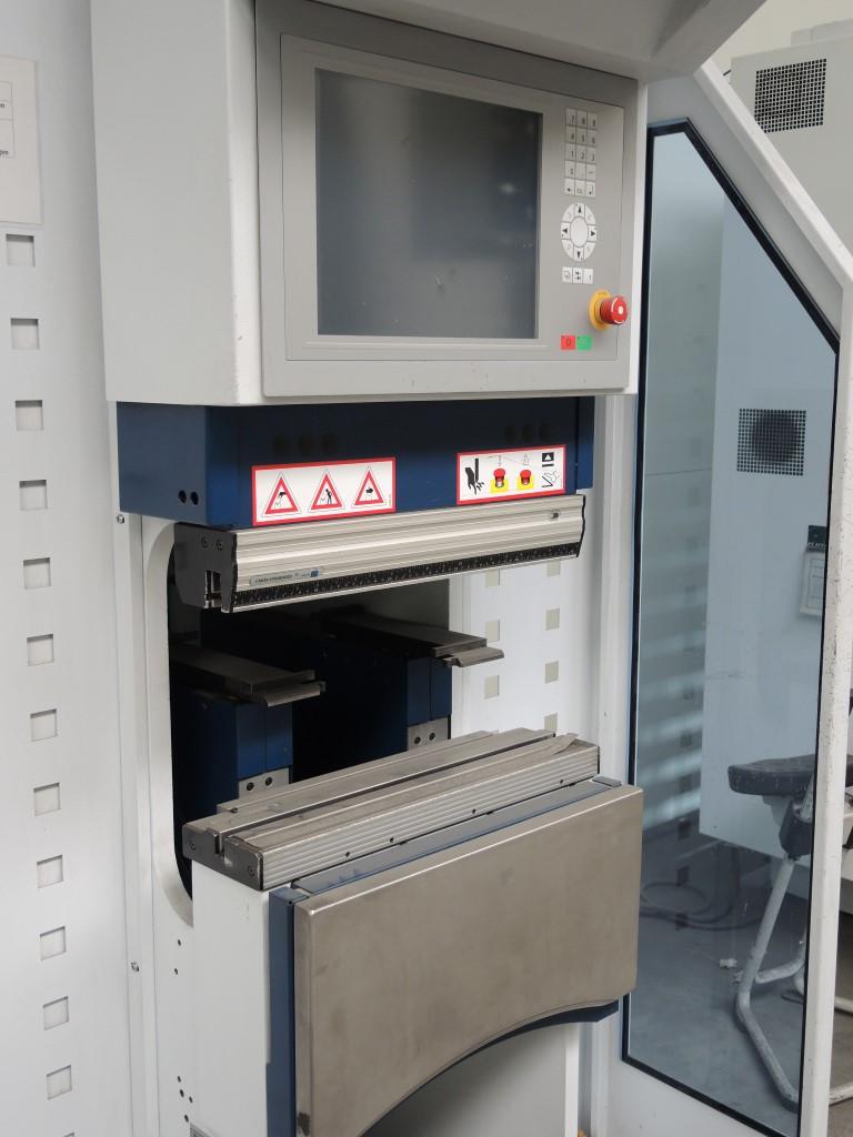 Chapas metálicas e máquinas para trabalhar metais<br><font size="2">Colaboração com Hilco Industrial Acquisitions bv</font><br><img src="/images/hil.png"><br>-4