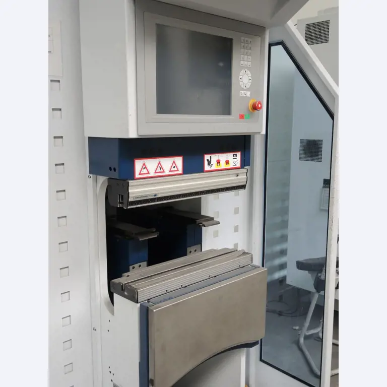 Chapas metálicas e máquinas para trabalhar metais<br><font size="2">Colaboração com Hilco Industrial Acquisitions bv</font><br><img src="/images/hil.png"><br>-4