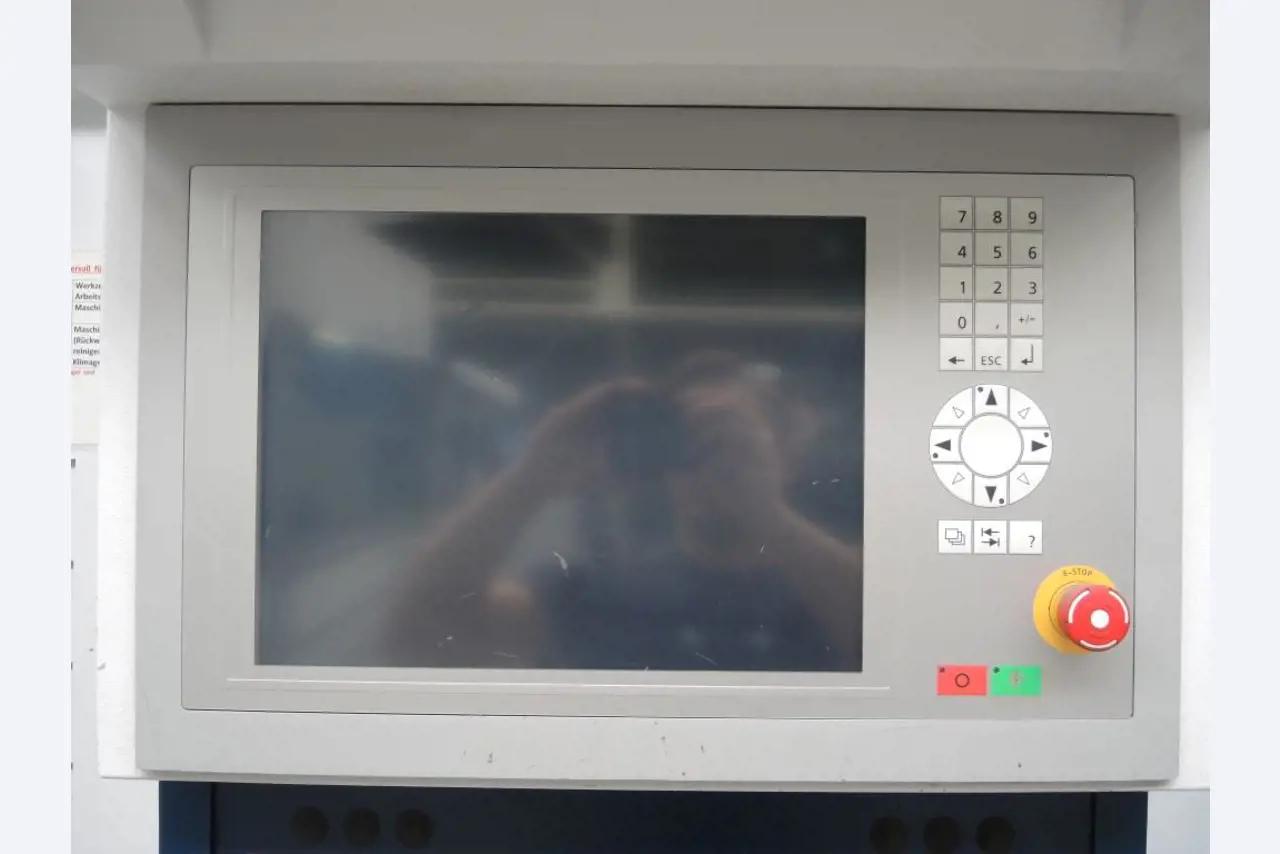 Chapas metálicas e máquinas para trabalhar metais<br><font size="2">Colaboração com Hilco Industrial Acquisitions bv</font><br><img src="/images/hil.png"><br>-5