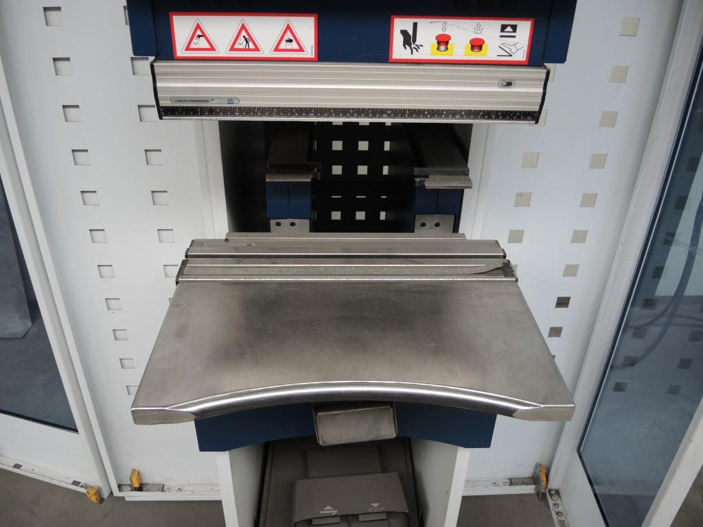 Chapas metálicas e máquinas para trabalhar metais<br><font size="2">Colaboração com Hilco Industrial Acquisitions bv</font><br><img src="/images/hil.png"><br>-6