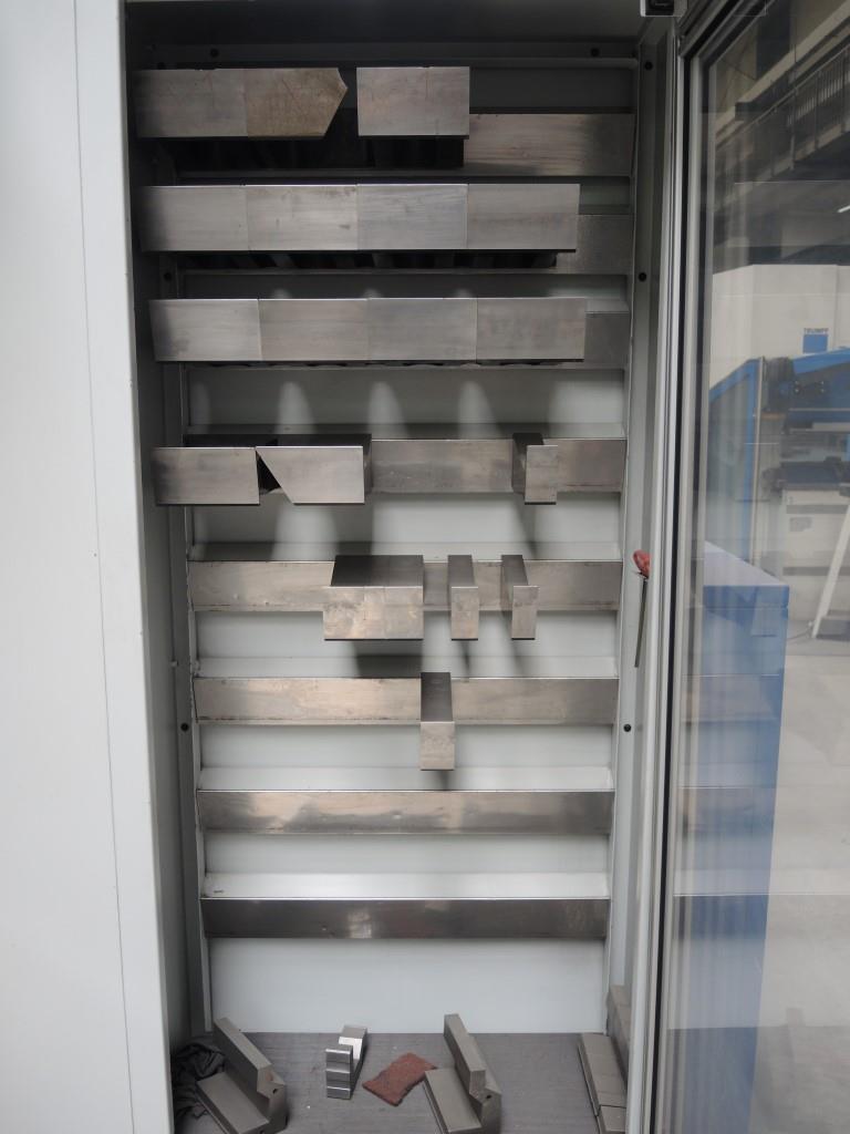 Chapas metálicas e máquinas para trabalhar metais<br><font size="2">Colaboração com Hilco Industrial Acquisitions bv</font><br><img src="/images/hil.png"><br>-10