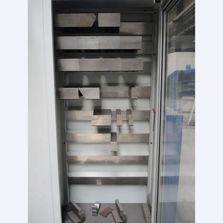 Chapas metálicas e máquinas para trabalhar metais<br><font size="2">Colaboração com Hilco Industrial Acquisitions bv</font><br><img src="/images/hil.png"><br>-10