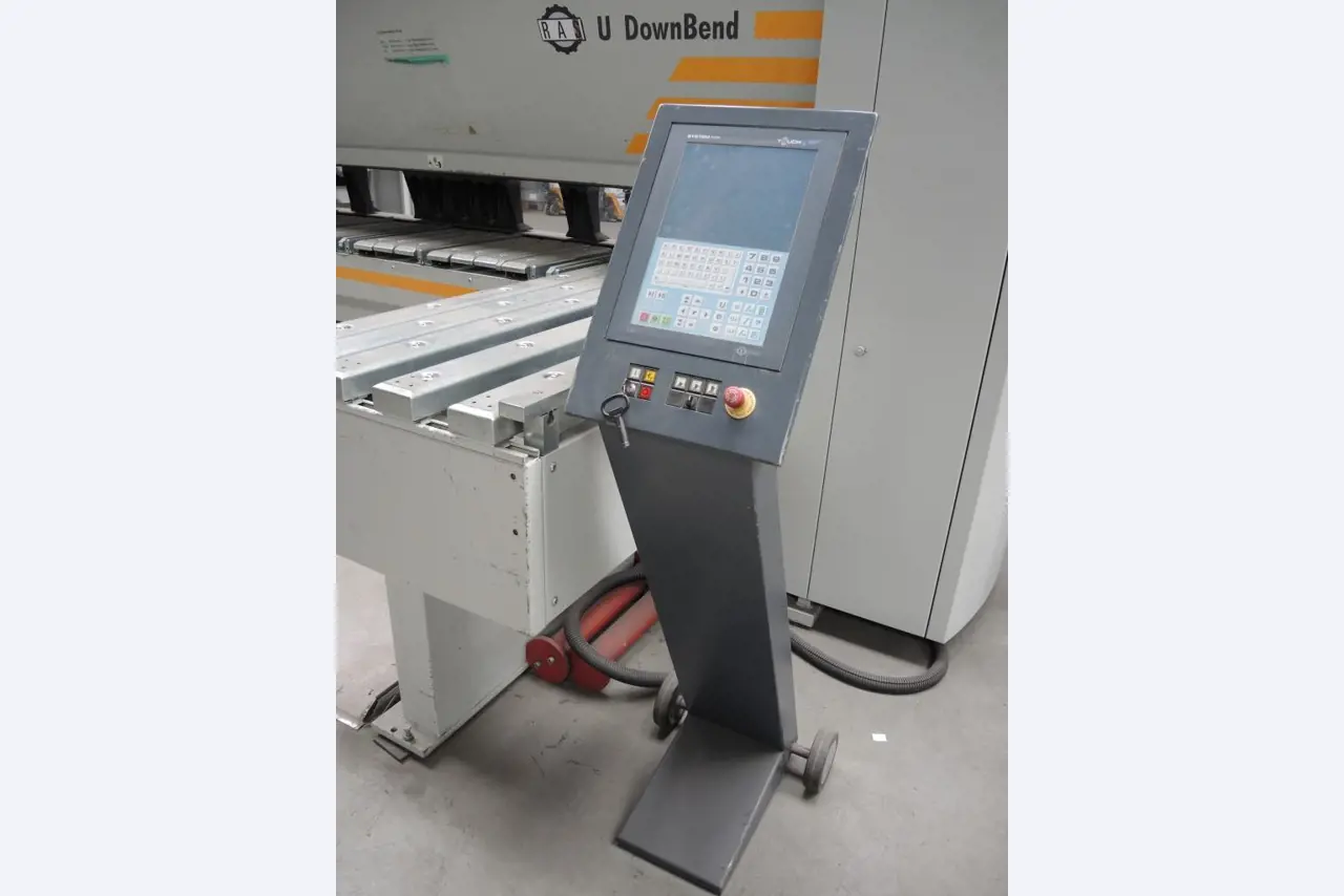 Chapas metálicas e máquinas para trabalhar metais<br><font size="2">Colaboração com Hilco Industrial Acquisitions bv</font><br><img src="/images/hil.png"><br>-11