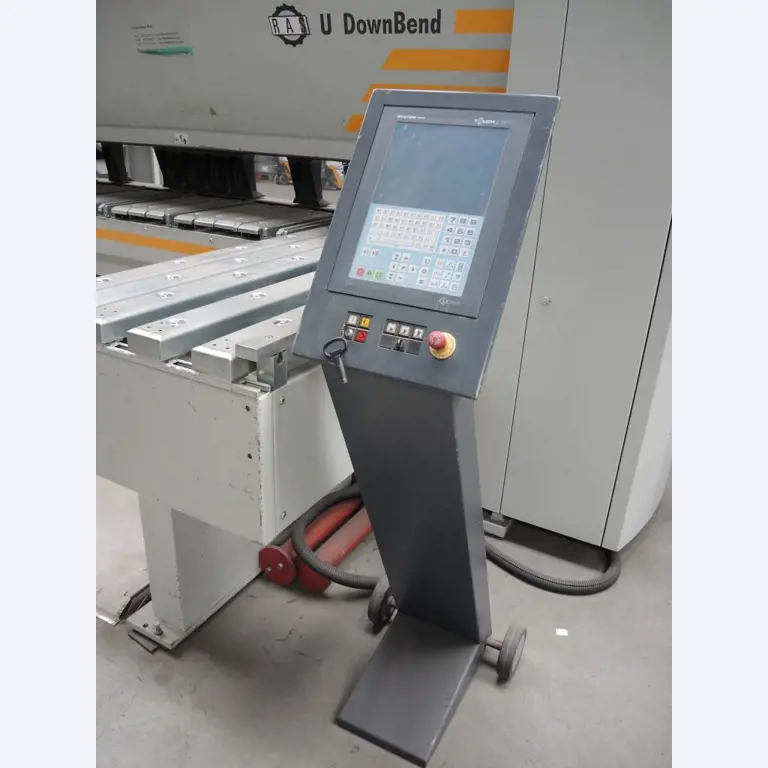 Chapas metálicas e máquinas para trabalhar metais<br><font size="2">Colaboração com Hilco Industrial Acquisitions bv</font><br><img src="/images/hil.png"><br>-11