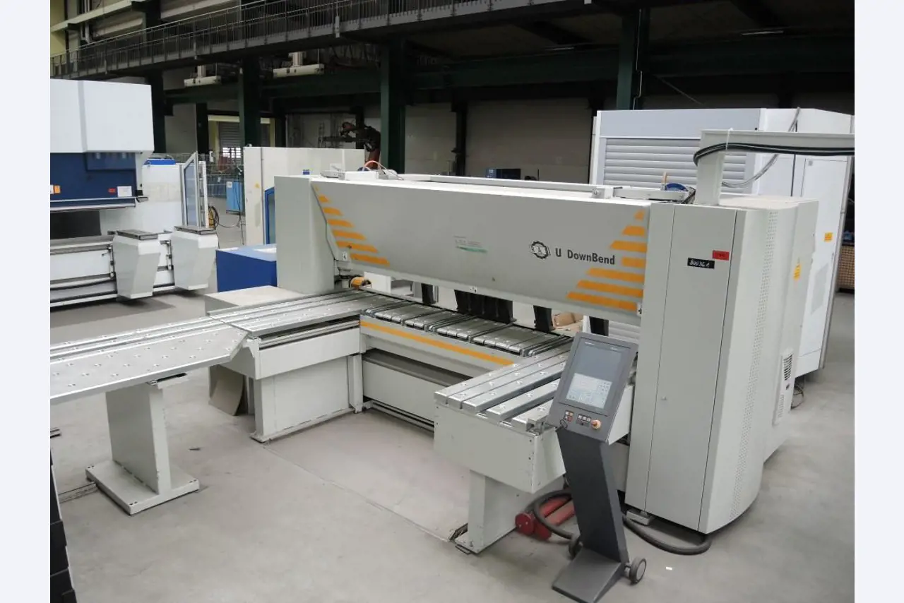 Chapas metálicas e máquinas para trabalhar metais<br><font size="2">Colaboração com Hilco Industrial Acquisitions bv</font><br><img src="/images/hil.png"><br>-1