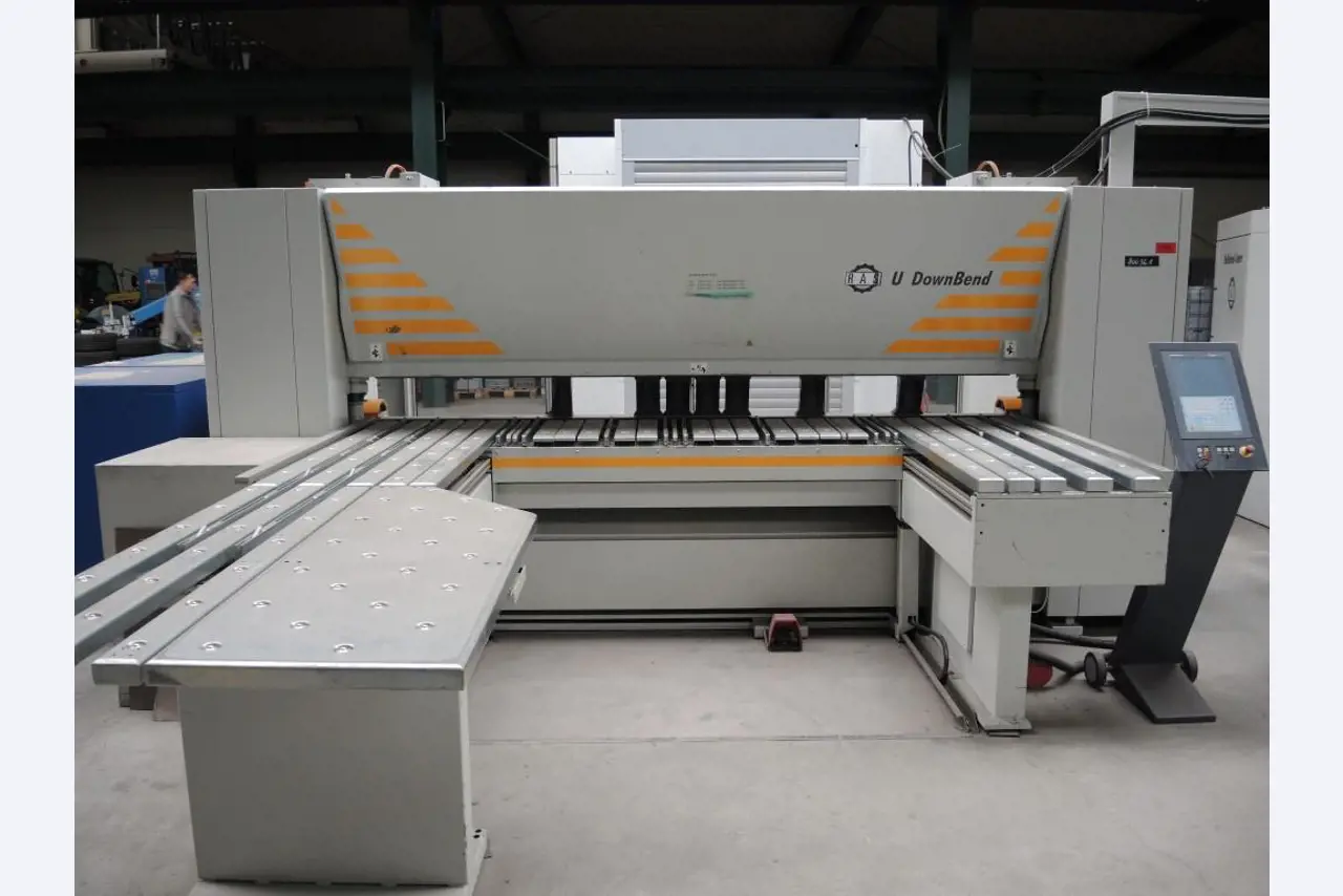 Chapas metálicas e máquinas para trabalhar metais<br><font size="2">Colaboração com Hilco Industrial Acquisitions bv</font><br><img src="/images/hil.png"><br>-5