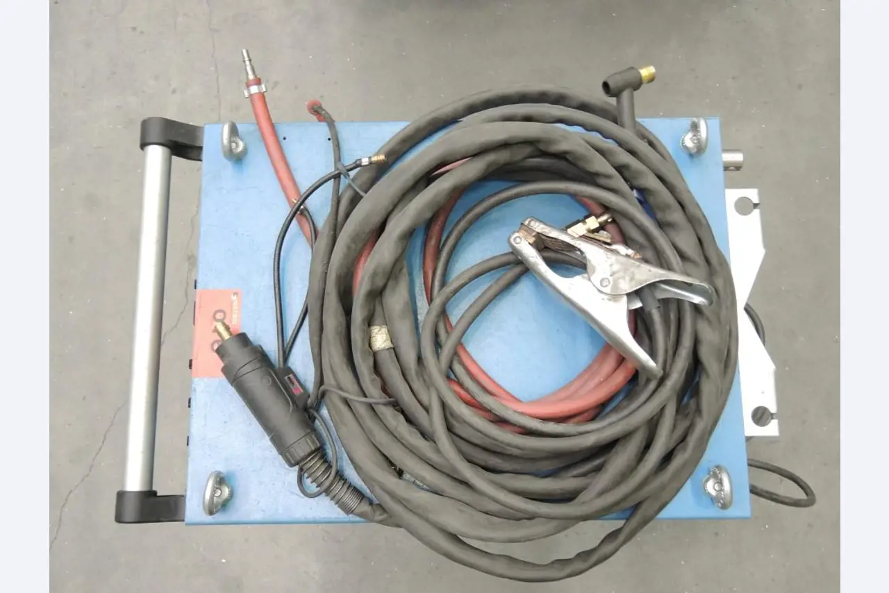 Machines pour le travail de la tôle et des métaux<br><font size="2">Collaboration avec Hilco Industrial Acquisitions bv</font><br><img src="/images/hil.png"><br>-5