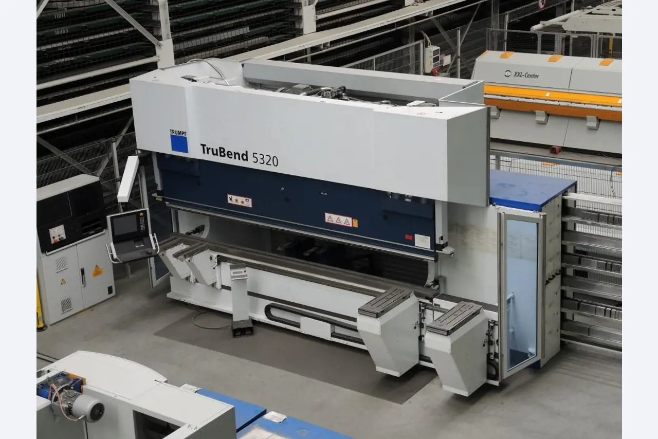 Chapas metálicas e máquinas para trabalhar metais<br><font size="2">Colaboração com Hilco Industrial Acquisitions bv</font><br><img src="/images/hil.png"><br>-10