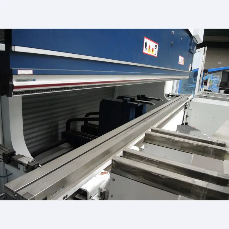 Chapas metálicas e máquinas para trabalhar metais<br><font size="2">Colaboração com Hilco Industrial Acquisitions bv</font><br><img src="/images/hil.png"><br>-11