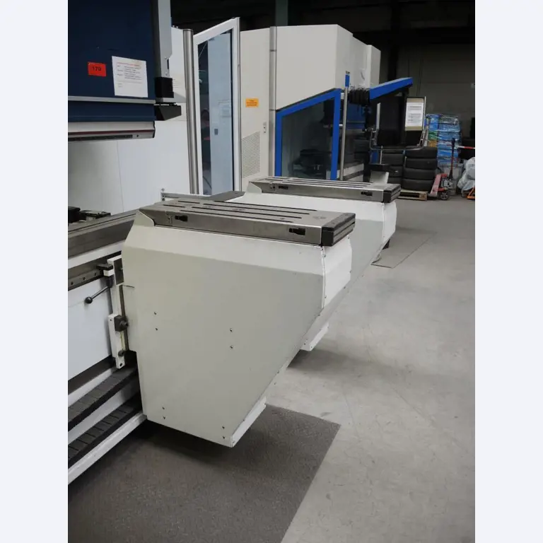 Chapas metálicas e máquinas para trabalhar metais<br><font size="2">Colaboração com Hilco Industrial Acquisitions bv</font><br><img src="/images/hil.png"><br>-12