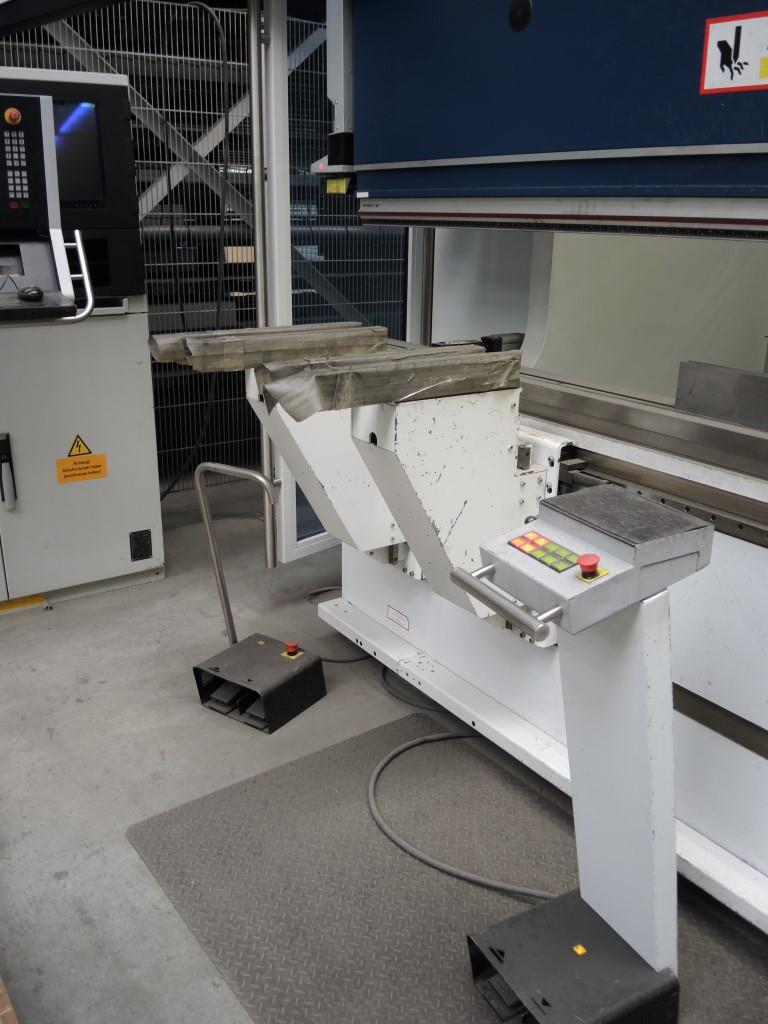 Chapas metálicas e máquinas para trabalhar metais<br><font size="2">Colaboração com Hilco Industrial Acquisitions bv</font><br><img src="/images/hil.png"><br>-13