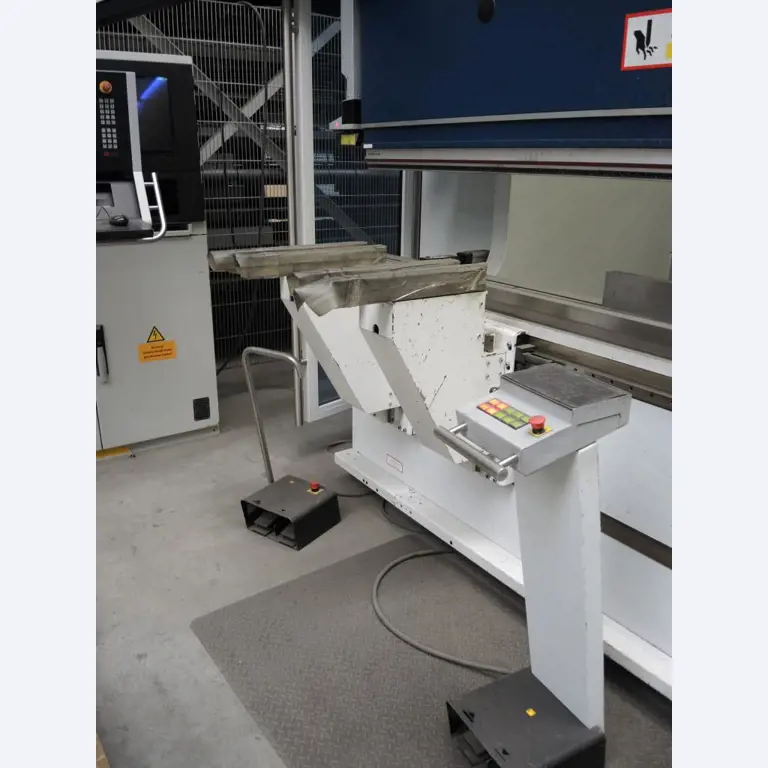 Chapas metálicas e máquinas para trabalhar metais<br><font size="2">Colaboração com Hilco Industrial Acquisitions bv</font><br><img src="/images/hil.png"><br>-13