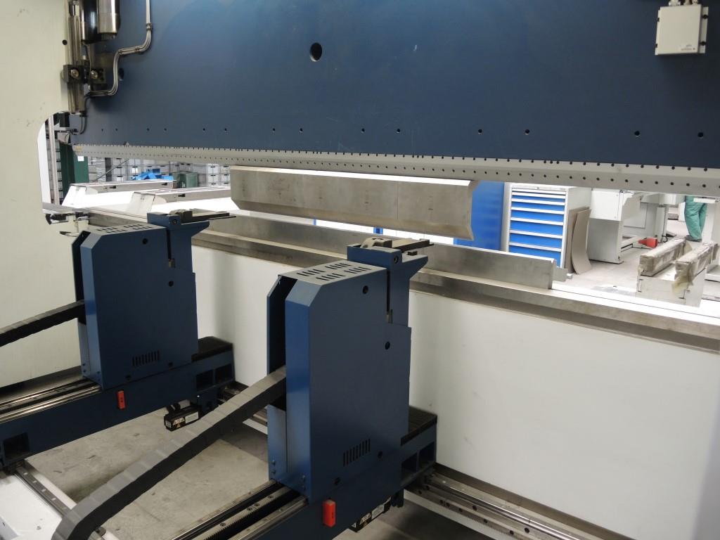 Chapas metálicas e máquinas para trabalhar metais<br><font size="2">Colaboração com Hilco Industrial Acquisitions bv</font><br><img src="/images/hil.png"><br>-14