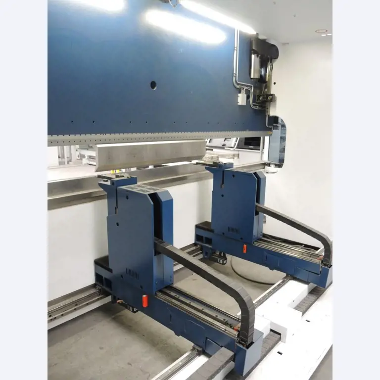 Chapas metálicas e máquinas para trabalhar metais<br><font size="2">Colaboração com Hilco Industrial Acquisitions bv</font><br><img src="/images/hil.png"><br>-15