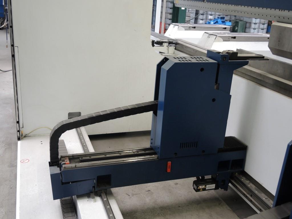 Chapas metálicas e máquinas para trabalhar metais<br><font size="2">Colaboração com Hilco Industrial Acquisitions bv</font><br><img src="/images/hil.png"><br>-2