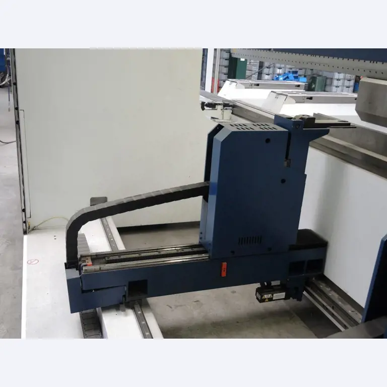 Chapas metálicas e máquinas para trabalhar metais<br><font size="2">Colaboração com Hilco Industrial Acquisitions bv</font><br><img src="/images/hil.png"><br>-2