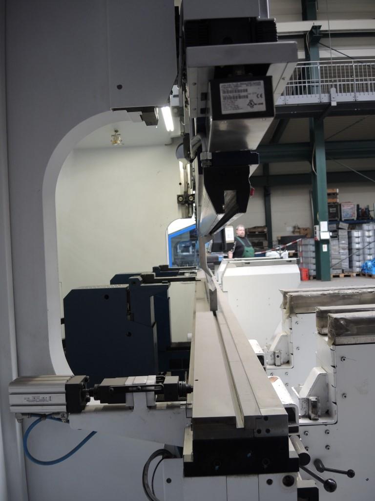 Chapas metálicas e máquinas para trabalhar metais<br><font size="2">Colaboração com Hilco Industrial Acquisitions bv</font><br><img src="/images/hil.png"><br>-3