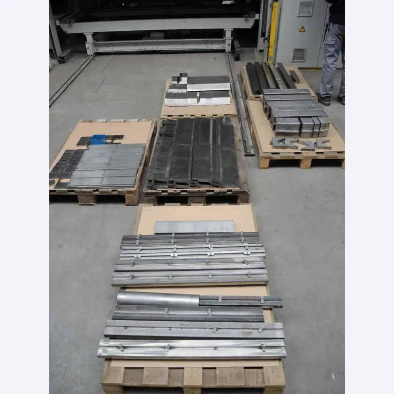 Chapas metálicas e máquinas para trabalhar metais<br><font size="2">Colaboração com Hilco Industrial Acquisitions bv</font><br><img src="/images/hil.png"><br>-7