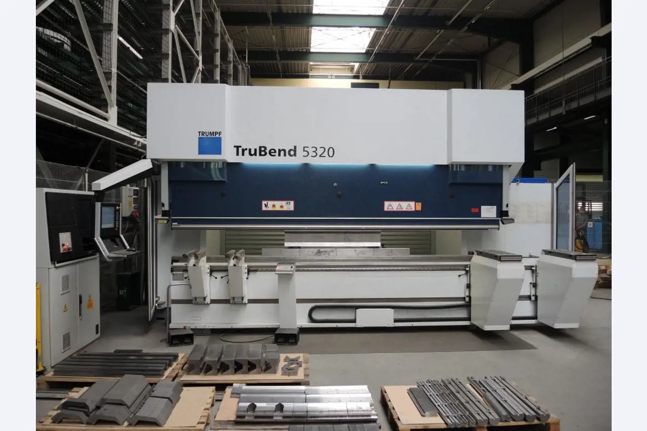 Chapas metálicas e máquinas para trabalhar metais<br><font size="2">Colaboração com Hilco Industrial Acquisitions bv</font><br><img src="/images/hil.png"><br>-8