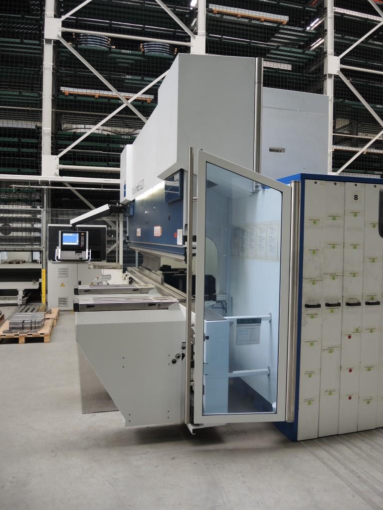 Chapas metálicas e máquinas para trabalhar metais<br><font size="2">Colaboração com Hilco Industrial Acquisitions bv</font><br><img src="/images/hil.png"><br>-9