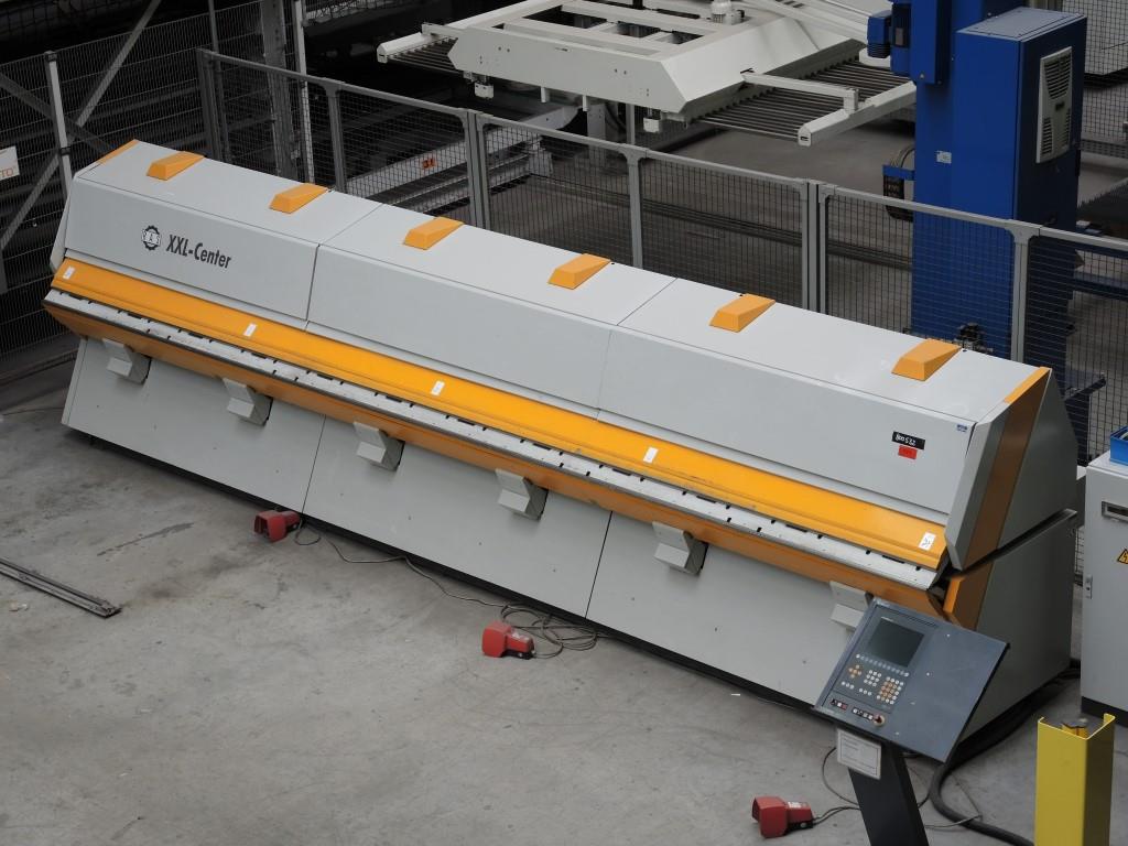 Chapas metálicas e máquinas para trabalhar metais<br><font size="2">Colaboração com Hilco Industrial Acquisitions bv</font><br><img src="/images/hil.png"><br>-1