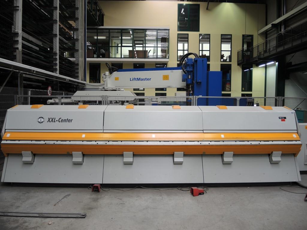 Chapas metálicas e máquinas para trabalhar metais<br><font size="2">Colaboração com Hilco Industrial Acquisitions bv</font><br><img src="/images/hil.png"><br>-4