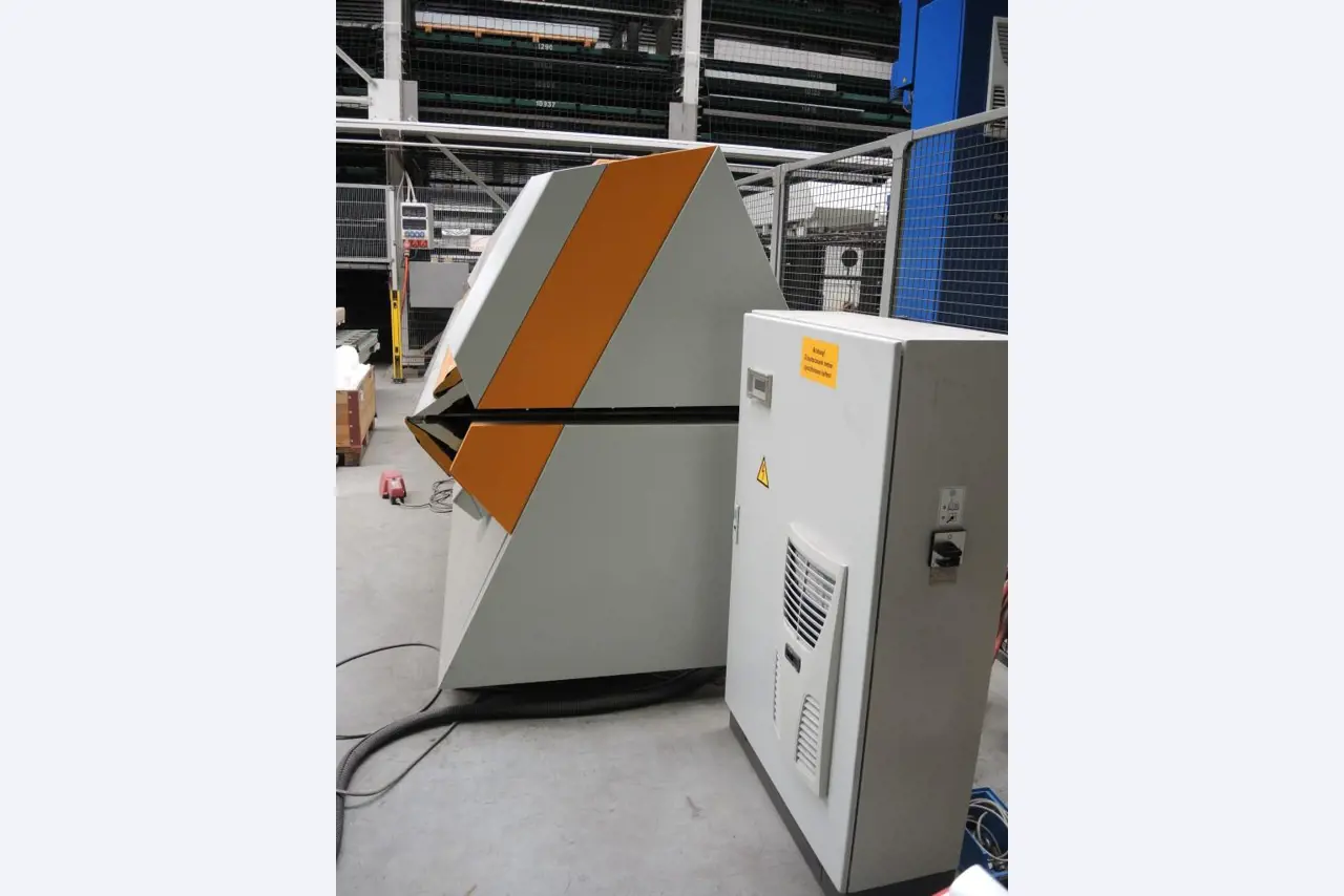 Chapas metálicas e máquinas para trabalhar metais<br><font size="2">Colaboração com Hilco Industrial Acquisitions bv</font><br><img src="/images/hil.png"><br>-5