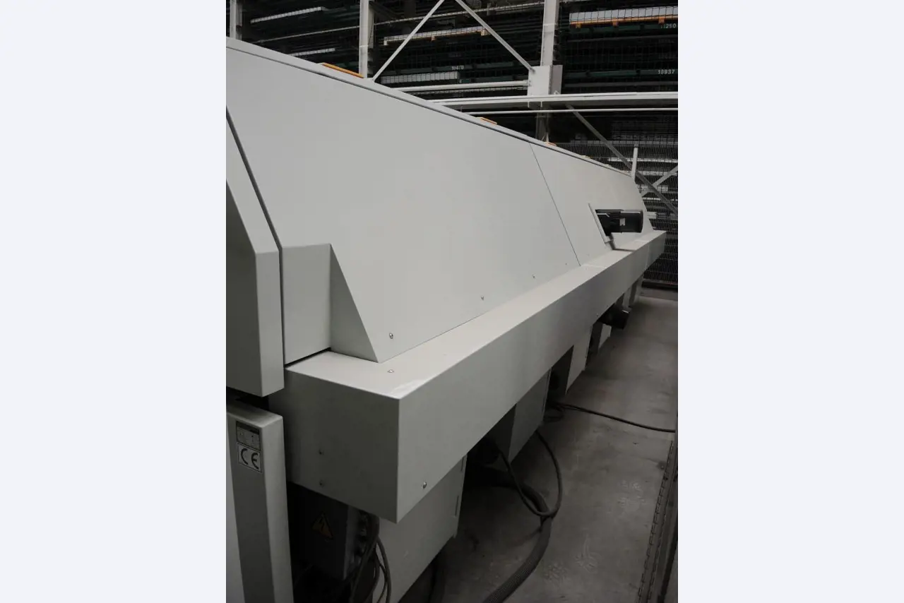 Chapas metálicas e máquinas para trabalhar metais<br><font size="2">Colaboração com Hilco Industrial Acquisitions bv</font><br><img src="/images/hil.png"><br>-6