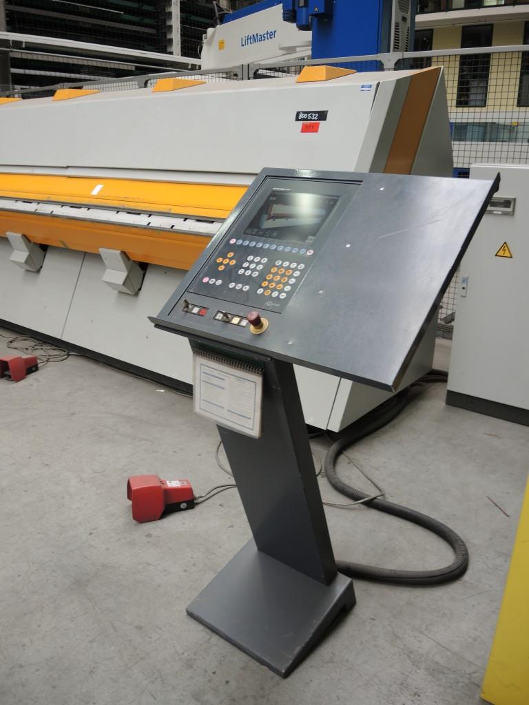 Chapas metálicas e máquinas para trabalhar metais<br><font size="2">Colaboração com Hilco Industrial Acquisitions bv</font><br><img src="/images/hil.png"><br>-7