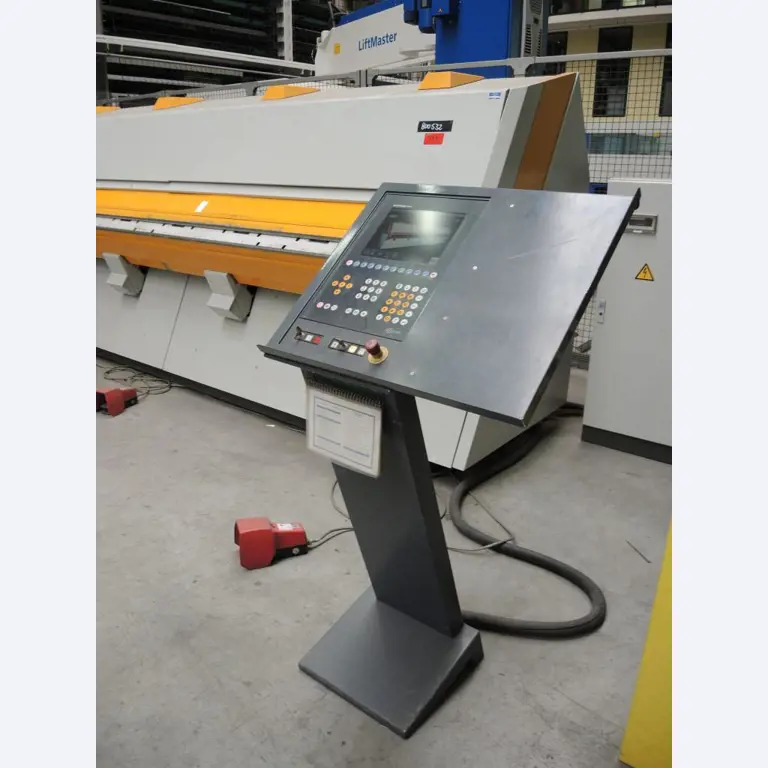 Chapas metálicas e máquinas para trabalhar metais<br><font size="2">Colaboração com Hilco Industrial Acquisitions bv</font><br><img src="/images/hil.png"><br>-7