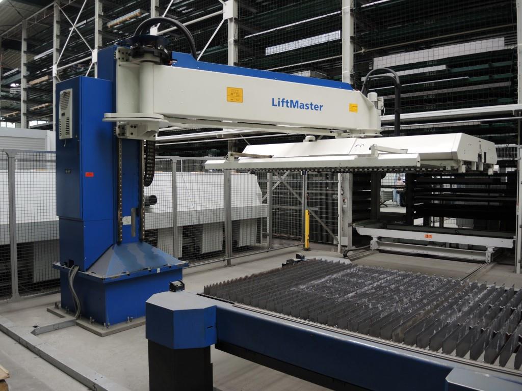 Chapas metálicas e máquinas para trabalhar metais<br><font size="2">Colaboração com Hilco Industrial Acquisitions bv</font><br><img src="/images/hil.png"><br>-10