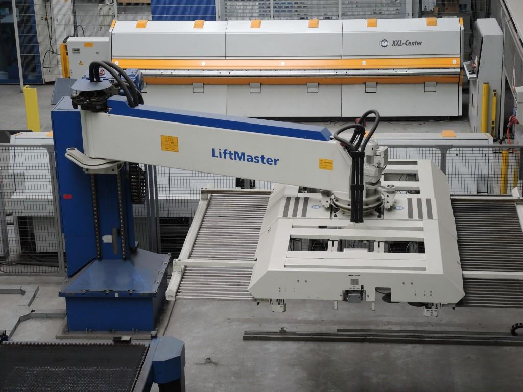 Chapas metálicas e máquinas para trabalhar metais<br><font size="2">Colaboração com Hilco Industrial Acquisitions bv</font><br><img src="/images/hil.png"><br>-11