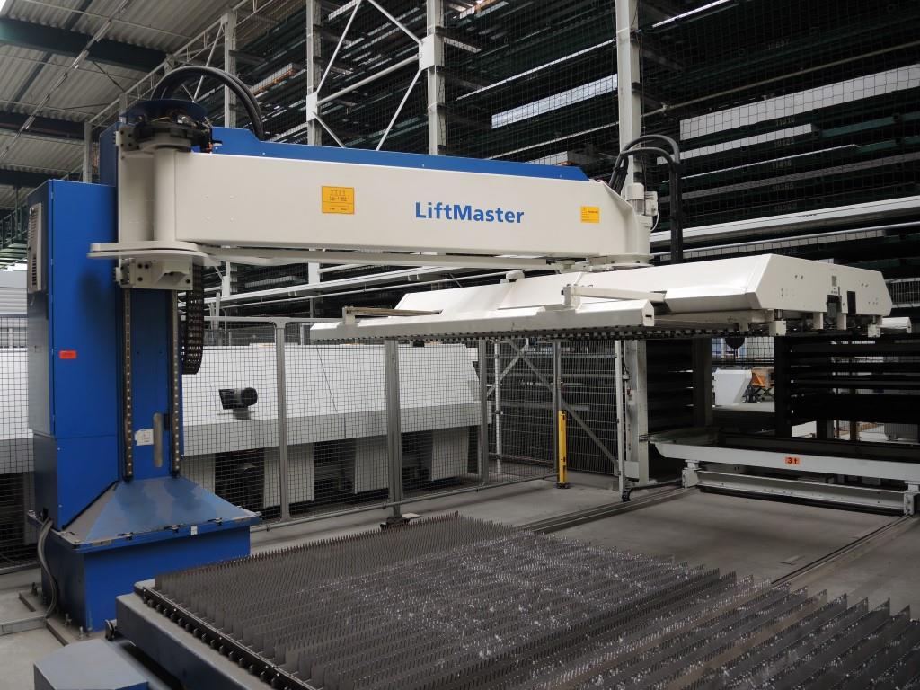 Chapas metálicas e máquinas para trabalhar metais<br><font size="2">Colaboração com Hilco Industrial Acquisitions bv</font><br><img src="/images/hil.png"><br>-12